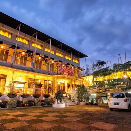 The Victoria Guesthouse Bandung Zewnętrze zdjęcie