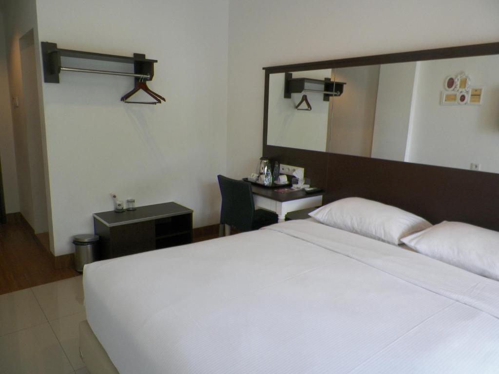 The Victoria Guesthouse Bandung Pokój zdjęcie